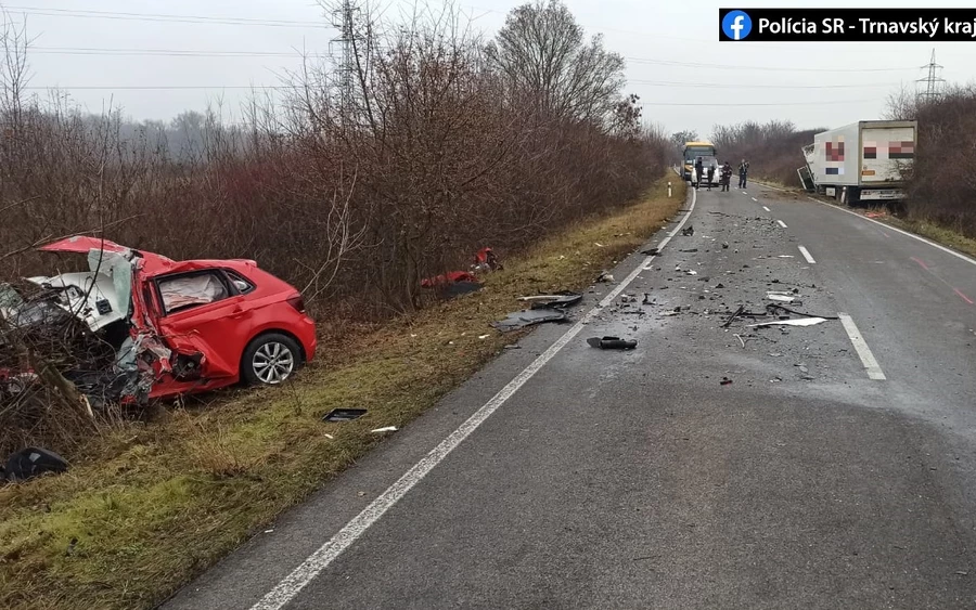 TRAGÉDIA: Előzés közben ütközött a kamionnal, elhunyt a 23 éves nő