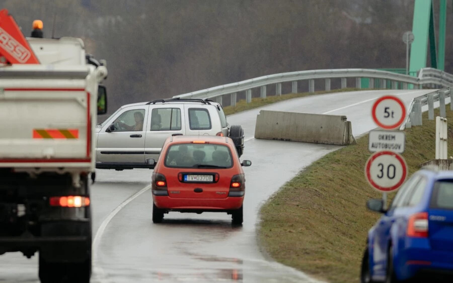 Lezárták a kisebb határátkelőket