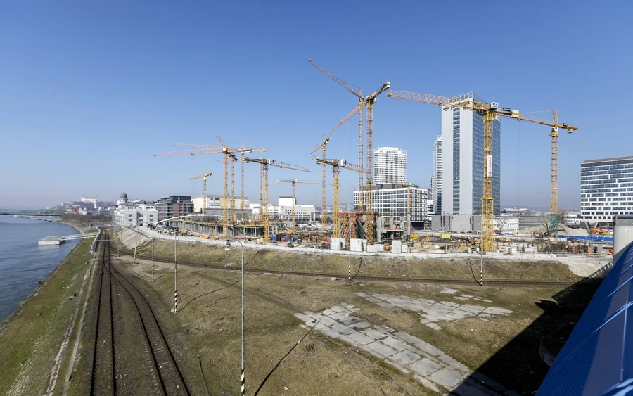 FOTÓK: Már majdnem kész Szlovákia első felhőkarcolója