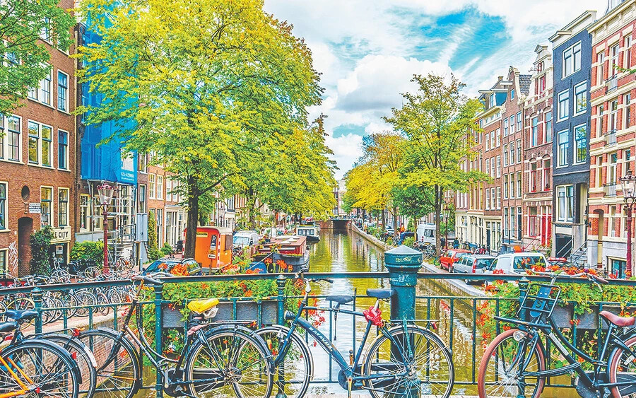 4. Amszterdam
