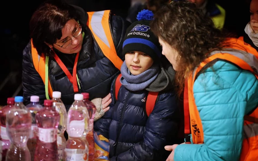 Teljesen egyedül, a kézfejére írt telefonszámmal menekült át egy ukrán kisfiú Szlovákiába 