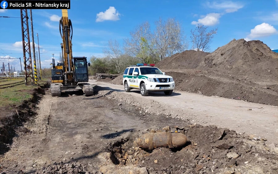 Bombát találtak a földmunkák során Érsekújvárban, evakuálták a környéket