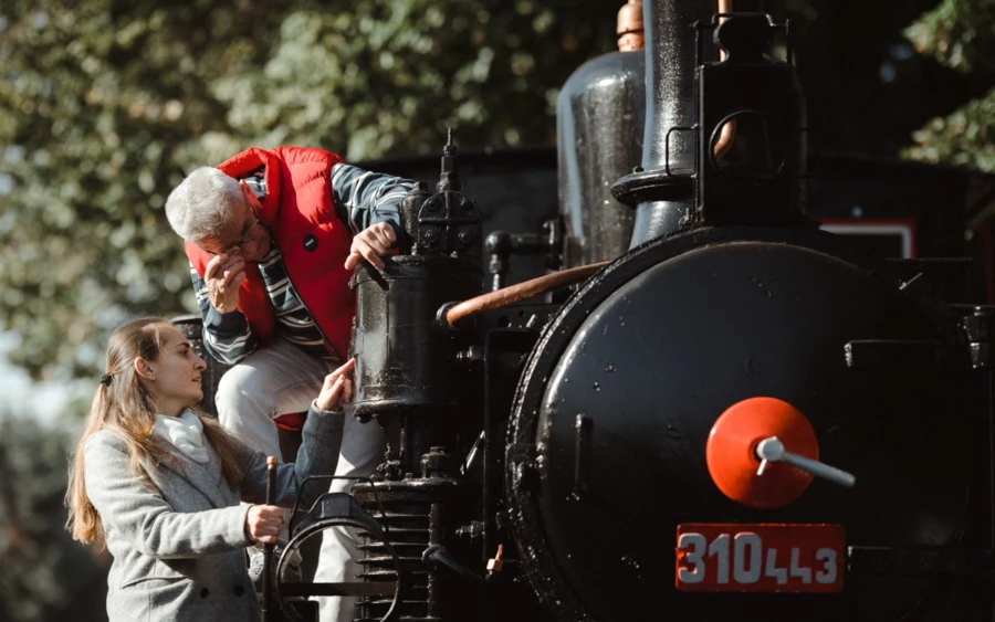 Újra régi fényében pompázik a gőzmozdony