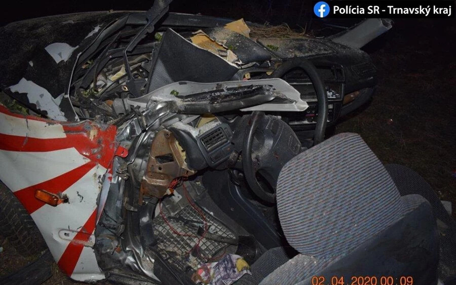 Tragédia: 21 éves férfi vesztette életét, négy utastársa megsérült