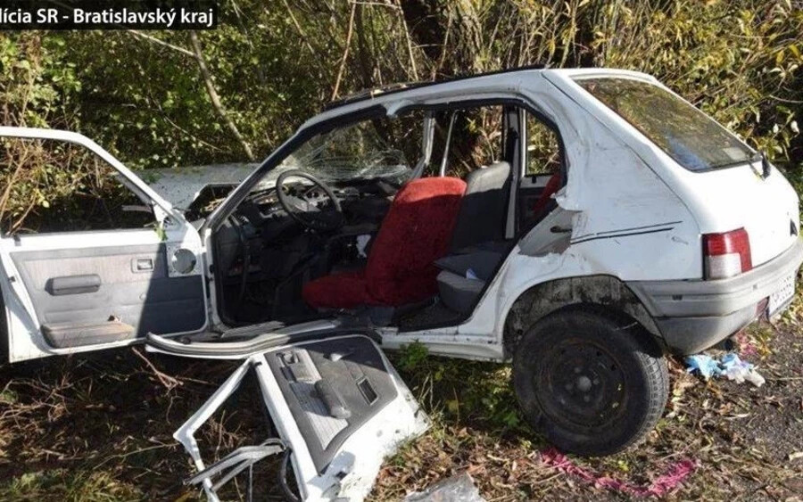 Tragikus autóbaleset Pozsony megyében