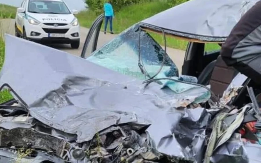 Az óvónők rendkívül gyorsan reagáltak a baleset után, amelyben egy 40 éves sofőr egyenesen a busznak ütközött, teljesen tönkretéve az autóját. „A tanároknak köszönhetően a gyerekek úgy tudták, hogy egy gyakorlat résztvevői. Kint semmit sem láttak, mert a tanárok azonnal behúzták az összes függönyt. A buszban együtt játszottak, dalokat énekeltek és jó hangulatot tartottak fenn" - jellemezte a falu polgármestere a tanárok hősies tettét.