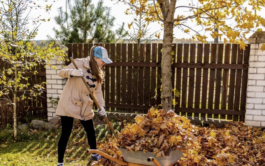 Hasonló lesz a helyzet szeptemberben is; szeptember 1. és 15., azaz az Alkotmány napja és a Hétfájdalmú Szűzanya napja péntekre esik. A következő hosszú hétvége november 17-én kezdődik. Karácsonykor is több szabadnap lesz, mint tavaly: a szenteste vasárnapra, a 25. hétfőre, a 26.  pedig keddre esik.