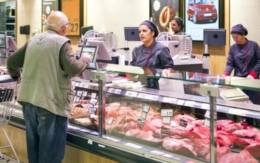 A Lidl hat hústermék visszahívását jelentette be honlapján. Az áruház közölte, hogy a vásárlóknak nem szabad elfogyasztaniuk az említett termékeket…