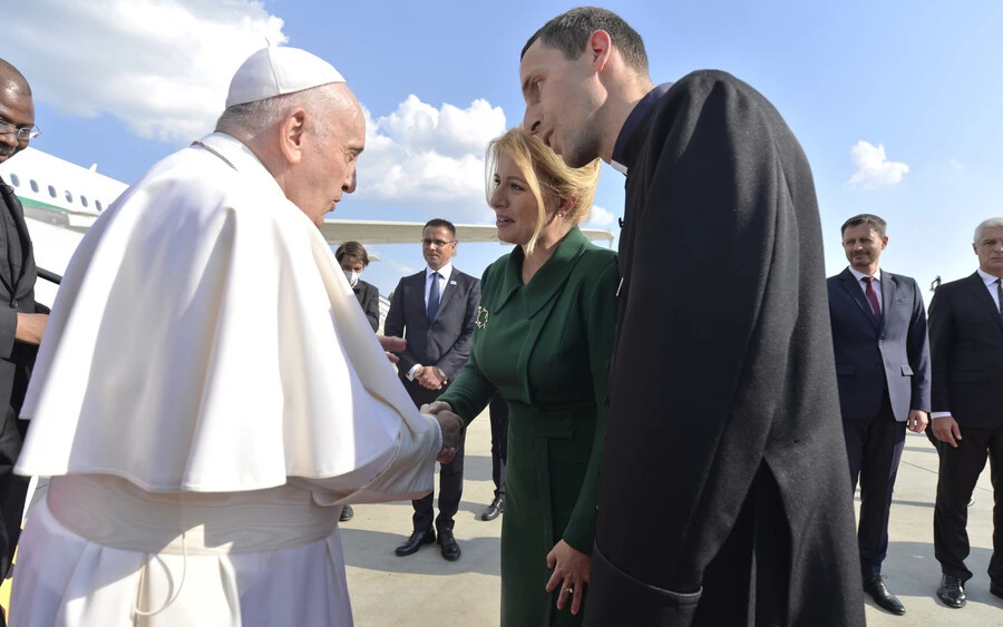 GALÉRIA: Ferenc pápa megérkezett Szlovákiába!