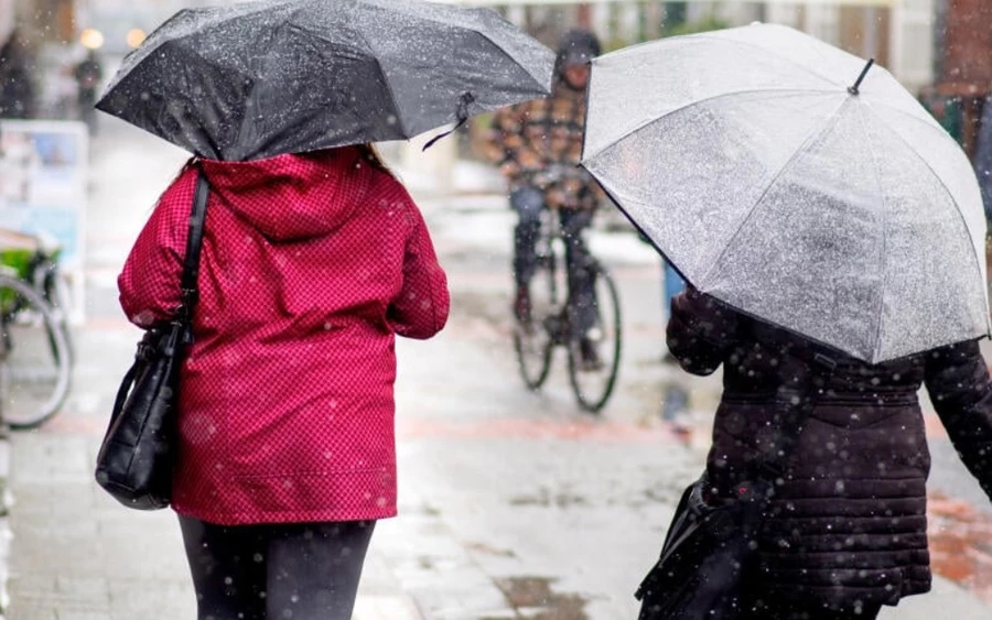 A hideg levegő már holnaptól áramlani kezd országunkba, ami esőzésekkel és helyenként hóval érkezik. Mely régiókban a legvalószínűbb a havazás? 