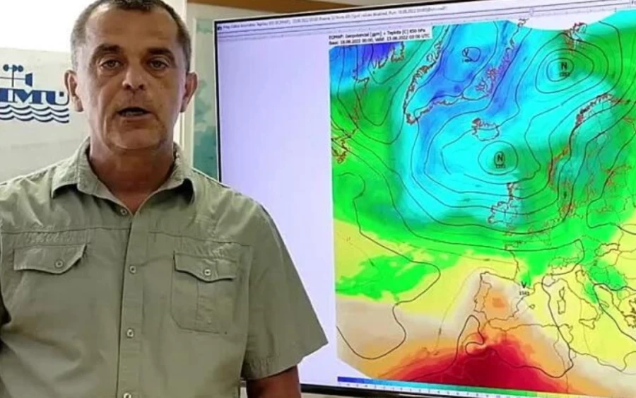 A közösségi oldalakat ellepték az elégedetlenkedő kommentelők, akik főként a meteorológusokra panaszkodtak. A Severe Weather Slovakia portál azonban kiállt a szakértők mellett. Szerintük az előrejelzéseket nem lehet készpénznek venni. „Az időjárás nincs megszabva, nem egy olyan dolog, ami nem változik. Nem fogjuk azt állítani, hogy az előrejelzés 100 százalékos volt, de mindig naprakész adatokra alapozzuk őket” – mondták. 