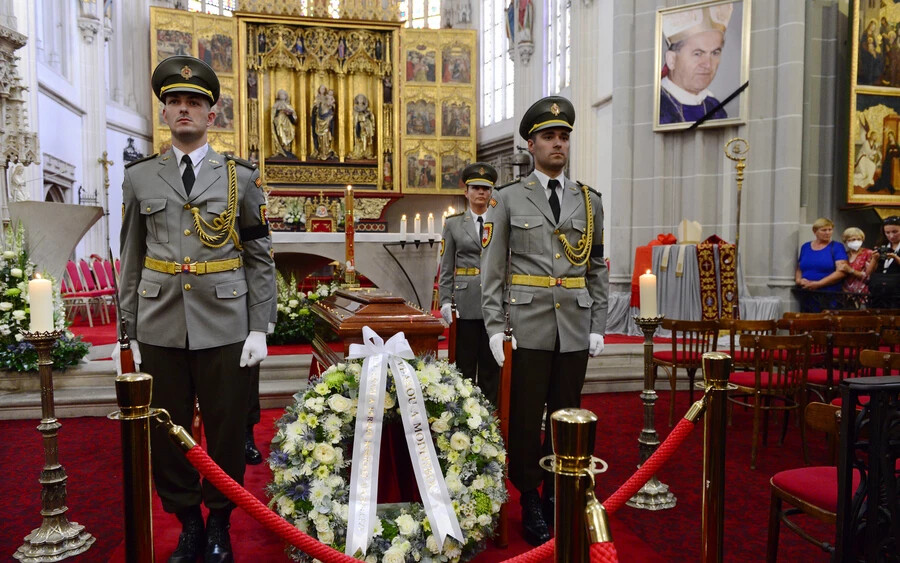 Ezrek vesznek búcsút Jozef Tomko bíborostól Kassán (FOTÓK!)