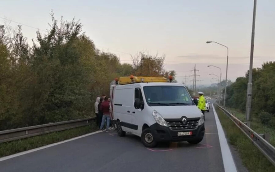 Klus szerint a cseh-szlovák határ lezárása csak látszólagos megoldás: "Feltételezhető, hogy a nyomás a lengyel határ felé kezd elmozdulni. Ezt nem lehet megállítani anélkül, hogy megpróbálnánk közös megoldásokat találni, és biztosan nem lehet megállítani azzal, hogy csak egy viszonylag kis részt zárunk le. Mint mondtam, remélem, nem tart sokáig, és közös megoldásokat találunk" - tette hozzá Klus.