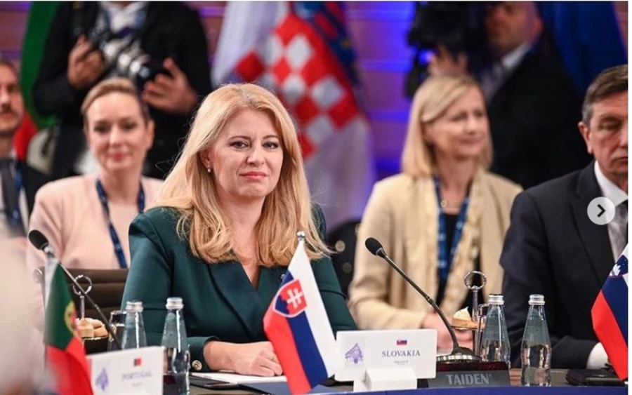 Azt is megjegyezte, hogy fontos feltétel, hogy nem lehet aktív állami funkcióban. „Nem mintha Zuzana Čaputová nem lenne alkalmas, de 2024-ig tölti be az elnöki tisztséget, és nem zárható ki, hogy újra indul" - mondta a politológus.