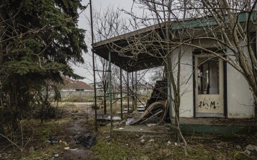 Szerinte azzal, hogy kevesebbet járunk ki, mintha már nem vennénk észre a saját gyerekeinket. „Rajtunk, szülőkön múlik, hogy megpróbálunk-e olyan kapcsolatokat teremteni, amelyekben a gyerekek bíznak bennünk. Nem csak kioktatni kell őket, hanem meg kell próbálnunk megérteni őket” – tanácsolta a pszichológus. 