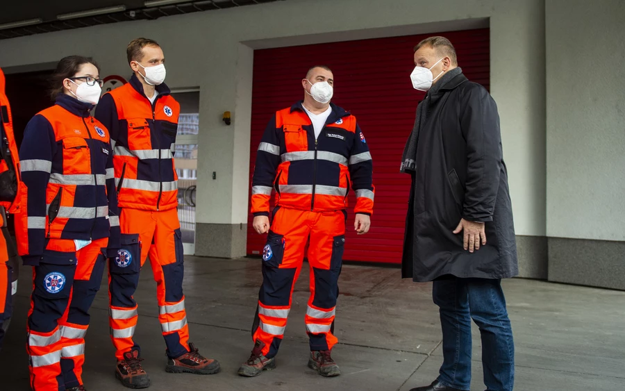 Kollár káposztalevessel mondott köszönetet a mentősöknek