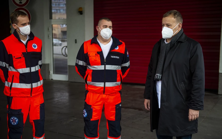 Kollár káposztalevessel mondott köszönetet a mentősöknek