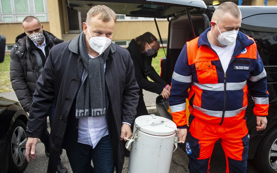 Kollár káposztalevessel mondott köszönetet a mentősöknek