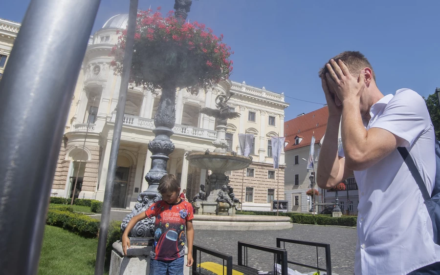 Hétfőn is meleg légáramlat van jelen Szlovákia térségében, de a hőség már nem tart sokáig – tájékoztatott a Szlovák Hidrometeorológiai Intézet (SHMÚ) a közösségi oldalán. → 