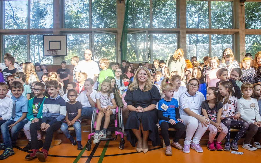 Čaputová megnyitotta az új tanévet, a gyerekek visszaültek az iskolapadokba