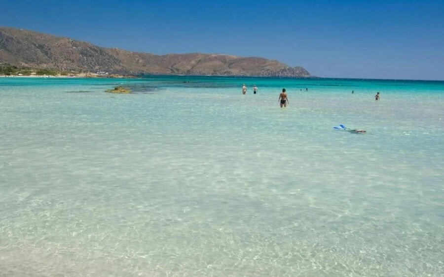 Elafonisi, Kréta: Az Elafonisi szigetén található strand egyike a világ kevés rózsaszín homokos strandjainak.