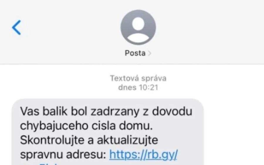 Ezért a Szlovák Posta ismételten felhívta a polgárok figyelmét, hogy legyenek éberek, és ne adjanak meg adatokat a kártyáikról vagy bankszámláikról, amelyekkel a csalók visszaélhetnek, és a polgárok pénzt veszíthetnek.