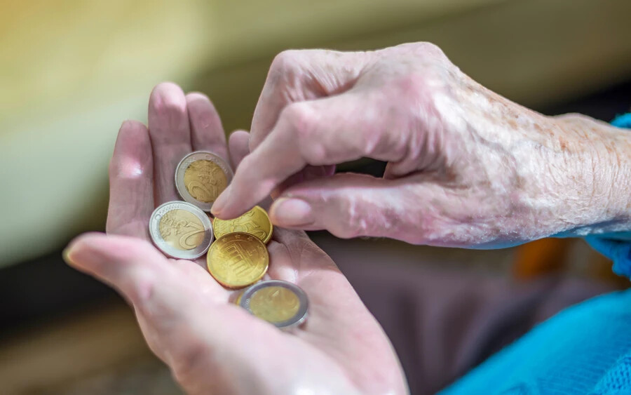 A nyugdíjminimum alapösszege 30 év nyugdíjbiztosítás után jelenleg havi 334,30 euró. Júliustól ez az összeg 365,70 euróra emelkedik. 