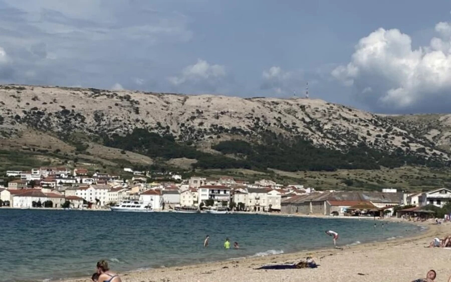 A szezon kezdete arra enged következtetni, hogy a horvátországi áremelkedések komolyan veszélyeztethetik a turisztikai szezont – mondta Marko Primorac horvát pénzügyminiszter, hozzátéve, hogy a vártnál kevesebben jönnek az Adriára nyaralni az idegenforgalmi árak gyors emelkedése miatt.