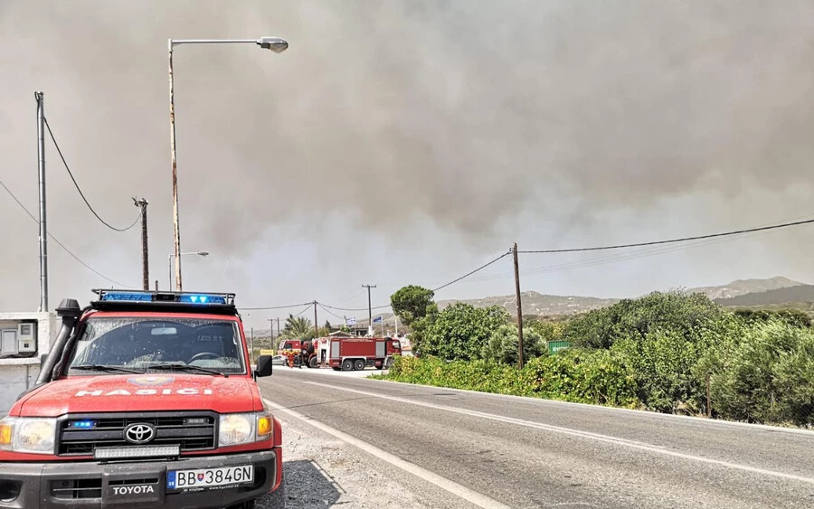 Továbbra is az erdőtűzzel küzdenek a szlovák tűzoltók Rodoszon