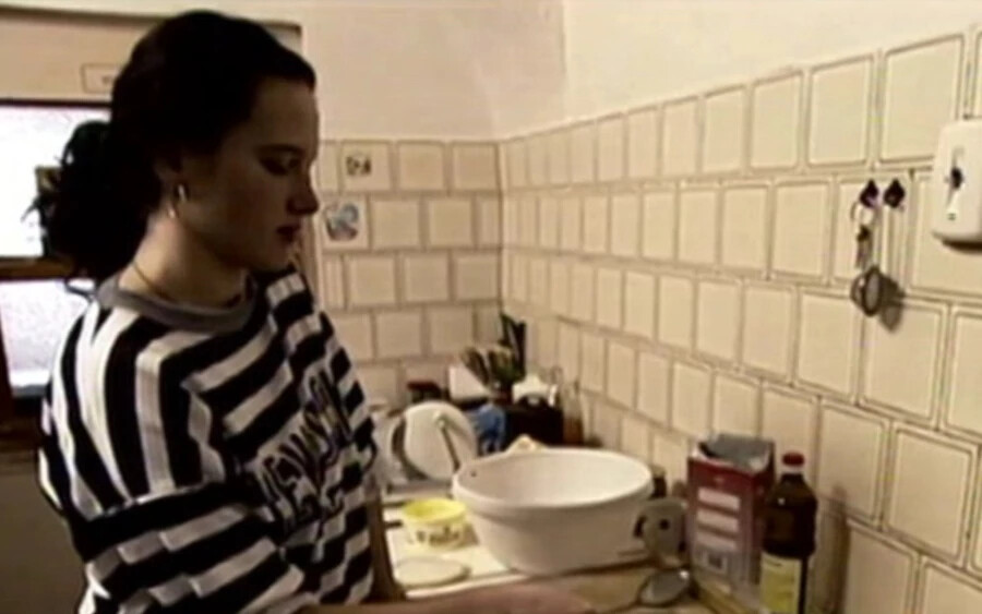 Az ismert rendező 1996-ban kezdte el forgatni a dokumentumfilmet, amikor Katka még csak 19 éves volt, és egy terápiás közösségben kezelték Nemčicében.