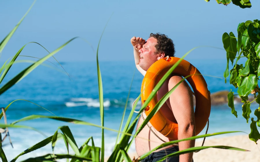 Az érintett régiókban a nappali csúcshőmérséklet elérheti a 36 Celsius-fokot, így ha tehetjük, kerüljük el a közvetlen napsütést, inkább tartózkodjunk árnyékos, hűvös helyeken.