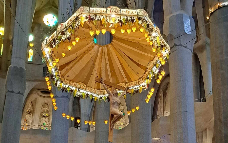 A Sagrada Família árnyékában
