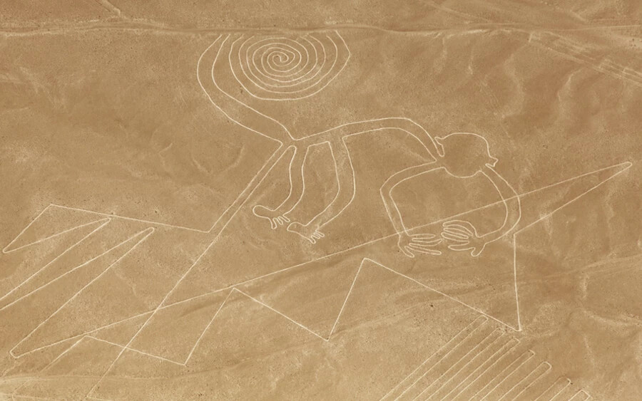 Nazca vonalak: Peru déli részén található Nazca-sivatagban hatalmas, rejtélyes alakzatok és vonalak húzódnak, amelyeket az őslakos Nazca-kultúra hagyott hátra. A pontos céljuk és készítésük módja továbbra is vitatott.