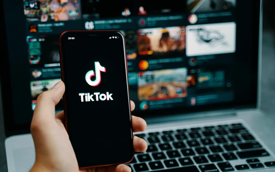 A bétatesztelők már öt országban kipróbálhatják a Tiktok Music zenealkalmazást. A szolgáltatás valószínűleg erős versenytársa lesz a Spotifynak: azon túl, hogy olyan zenéket is tartalmaz majd, melyek az utóbbin nem találhatók meg, pár euróval olcsóbb is lesz a havi előfizetés rá. 