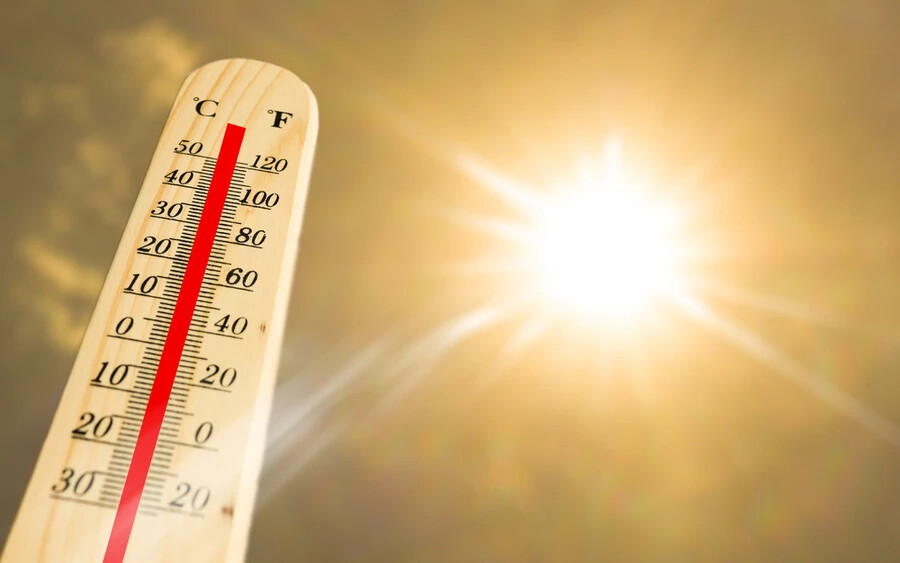 Az érintett térségekben a nappali csúcshőmérséklet elérheti a 34-35 Celsius-fokot.