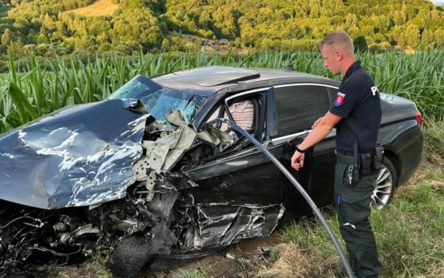 A tragédia pontosan július 15-én 19:55 körül történt a Nagyrőce és Murányhosszúrét (Muránska Dlhá Lúka) község közötti úton. Marián V. (48) üzletember luxus BMW-jével a szembejövő forgalomba hajtott, ahol frontálisan ütközött egy régebbi járművel, amelyet korábbi élettársa, Irina vezetett.