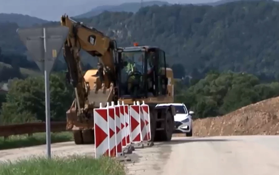 Súlyos baleset történt Garamnémetfalva (Nemecká) közelében. Az incidens során három jármű ütközött egy felújítás alatt álló útszakaszon. A baleset hat résztvevője között kisgyermekek is voltak. A sérülteket mentők szállították kórházba.