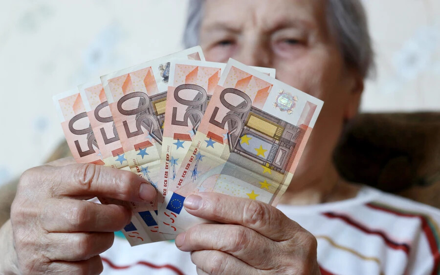 2023-ban 63 évesen nyugdíjba mehetnek a szlovákiai polgárok, 2024 januárjától azonban két hónappal emelkedik a nyugdíjkorhatár – írja a Finsider.