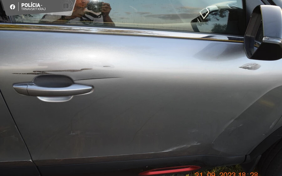 FOTÓK: Kamiont előzött Alsószeli és Királyrév között, az őt előző autónak hajtott