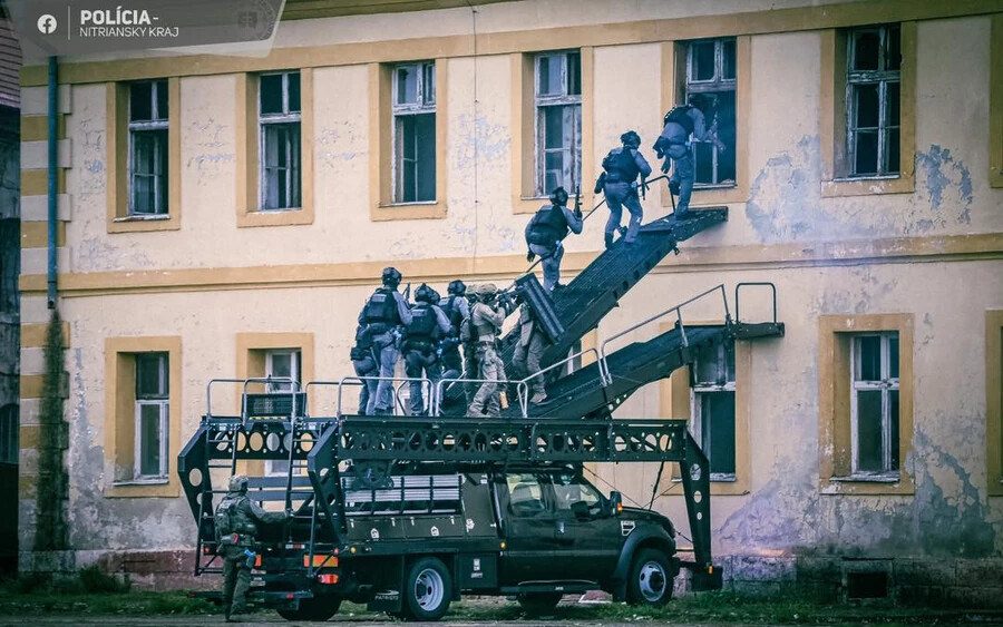 Így gyakorlatoztak az elit rendőrök a komáromi Monostori erődben (FOTÓK)