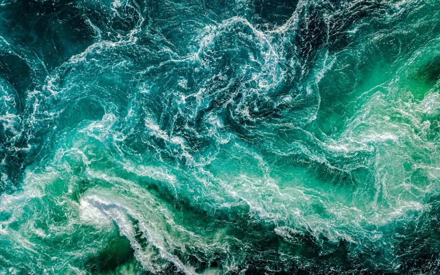 A Föld óceánjai elhalványulnak és megváltoztatják a színüket. A tudósok nem tudják pontosan, hogy miért, de szerintük az ember lehet a hibás - írja a Business Insider. Húsz év műholdfelvételeiből kiderült, hogy a világ óceánjainak több mint 56 százaléka megváltoztatta a színét.
