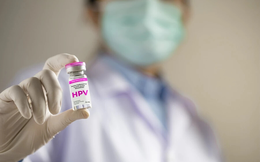 Szlovákiában 2022 májusában vezették be a HPV vírus elleni legmodernebb nanovalens Gardasil 9 vakcinával történő ingyenes oltást a 13 évesek számára. A korosztály kibővítése azt jelentené, hogy december 1-től a 14 és 15 évesek is ingyenesen oltakozhatnának.