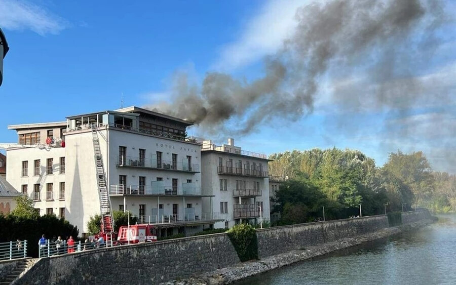 Tűz ütött ki a szállodában, óriási a kár