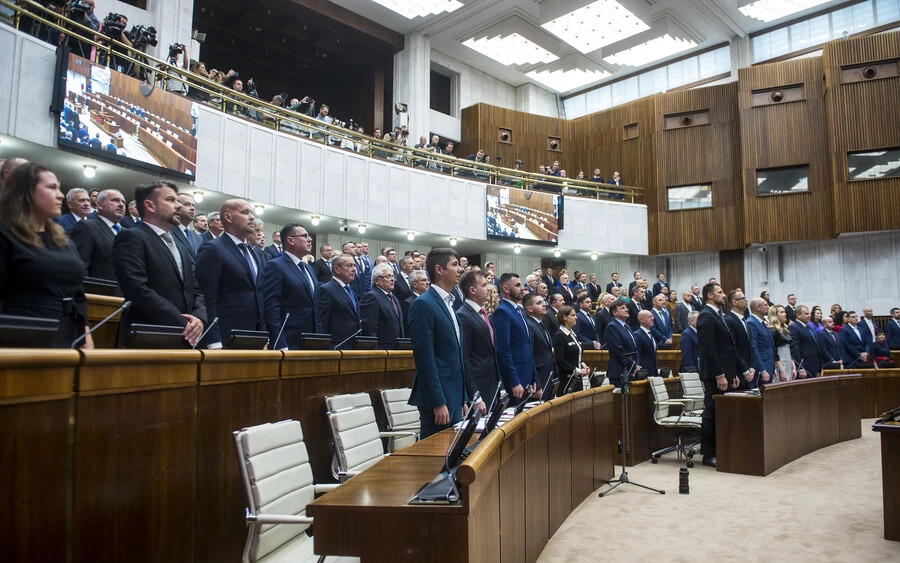 Elkezdődött a parlament alakuló ülése