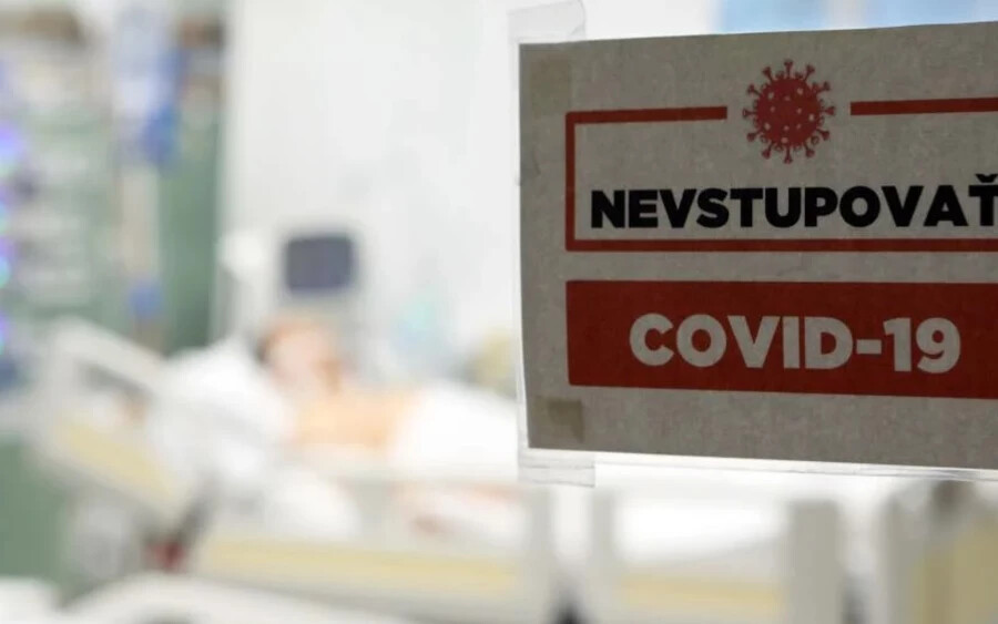 A szlovákiai lakosokat leginkább a klasszikus antigénteszt érdekli, amely az orrból vett minta segítségével mutatja ki a Covid-19 pozitivitást. A gyógyszertáraknak ezért jelentősen növelniük kellett készleteiket.