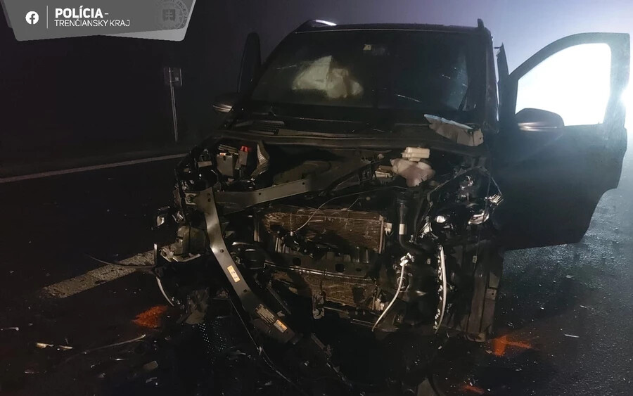 TÖMEGBALESET: Meghalt egy férfi, miután összeütközött három autó és egy kisbusz