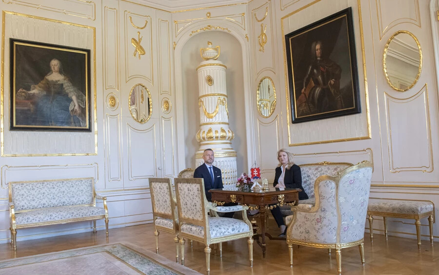 Pellegrinit fogadta az elnöki palotában Čaputová (FOTÓK)
