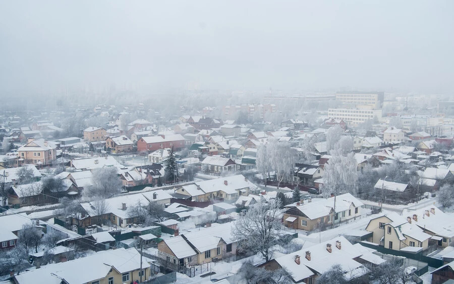 Január: A havazás lehetősége jelentősen megnő a legtöbb középső államban, beleértve a mi területünket is. Ez összhangban van egy északibb áramlással, amely az év elején kezd kialakulni. Az új év első hónapja ezért valószínűleg bőséges havazásban lesz gazdag. Szlovákiában januárban az átlagosnál több hó várható. 
