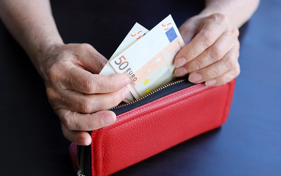 A maximális összeg 300 euró lesz azok számára, akik 268,88 eurós vagy annál alacsonyabb nyugdíjat kapnak - jelentette be kedden a biztosító. "A Szociális Biztosító 2023 novemberében automatikusan folyósítja a 13. nyugdíjat, így nem kell külön kérvényezni" - közölte az SP.