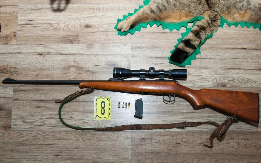 Engedély nélkül, tiltott fegyverekkel vadászott – 8 év letöltendőt kaphat (FOTÓK)